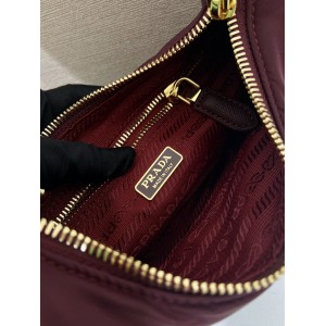 Prada Re-edition 2005 saffiano leather 23x17x6 5cm Bags