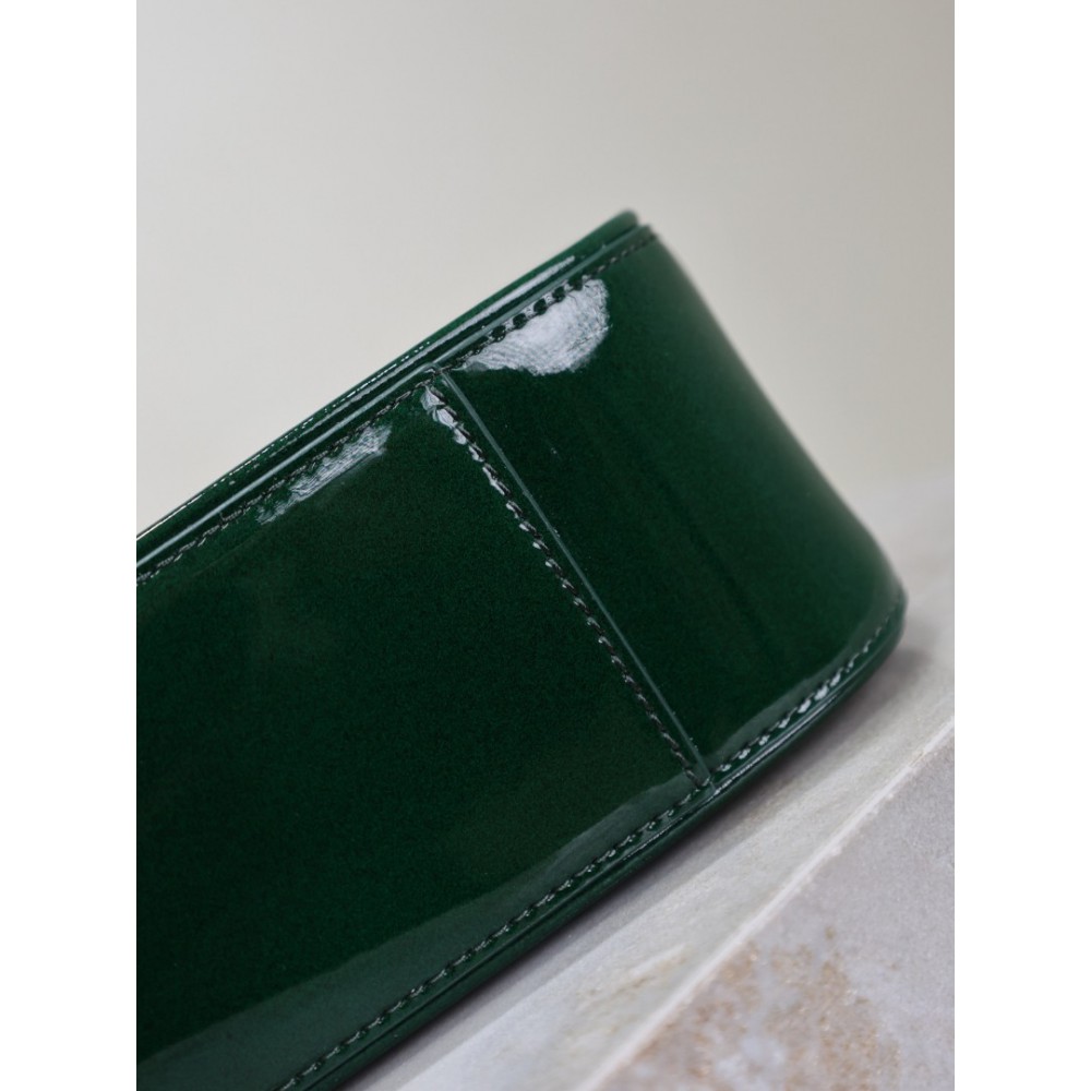 Ysl le 5 a 7 in pattent leather 23 x 16 x 6.5 CM Bags