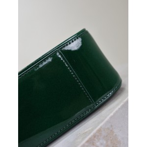 Ysl le 5 a 7 in pattent leather 23 x 16 x 6.5 CM Bags