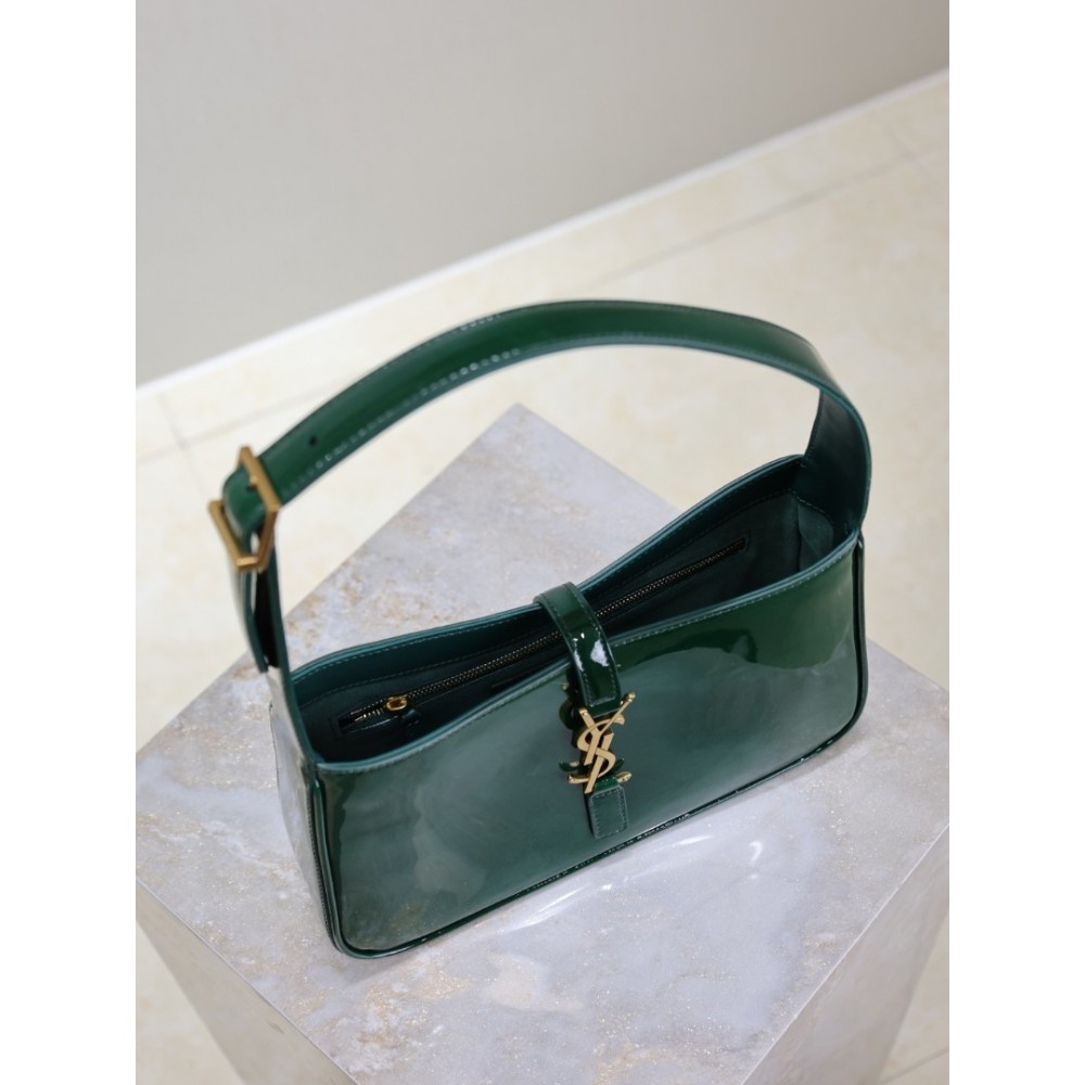 Ysl le 5 a 7 in pattent leather 23 x 16 x 6.5 CM Bags