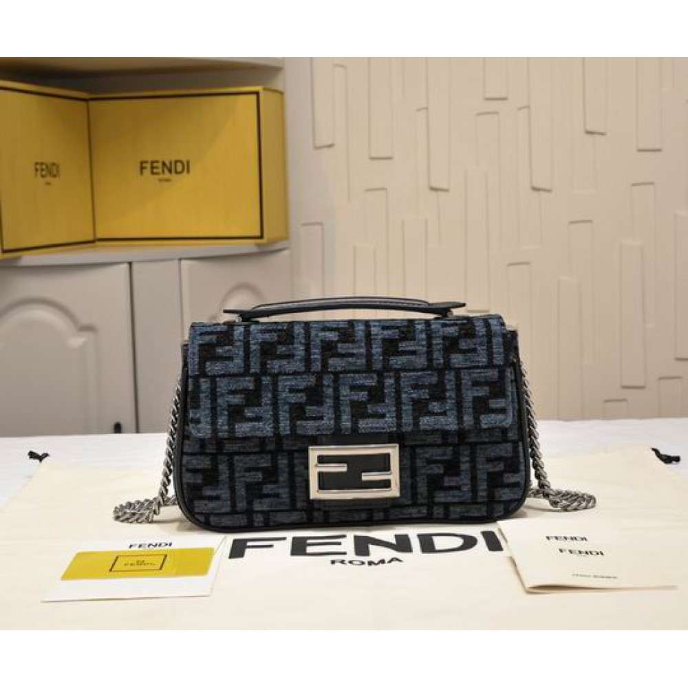 Fendi Baguette 24x14.5x7cm chain Bags