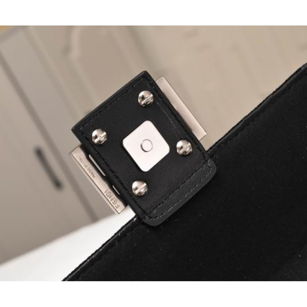 Fendi Baguette 24x14.5x7cm chain Bags