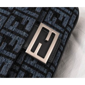 Fendi Baguette 24x14.5x7cm chain Bags