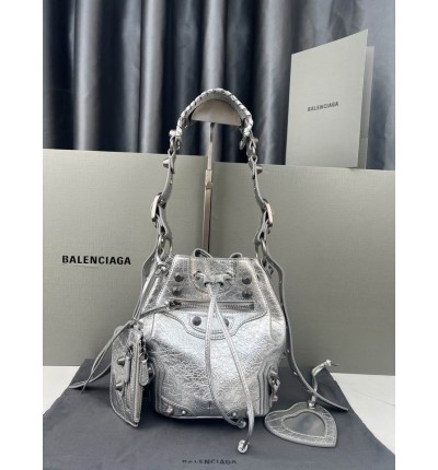 BALENCIAGA BUCKET 19.8X17.8X15CM SILVER
