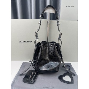 BALENCIAGA BUCKET 19.8X17.8X15CM BLACK Bags