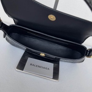 BALENCIAGA CLUTCH 27X15CM CROC EFFECT Bags
