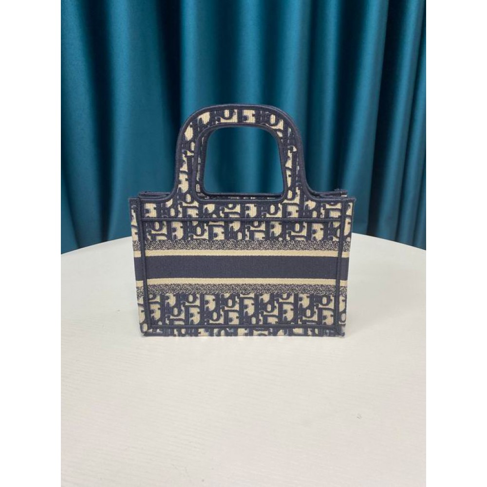 DIOR BOOK 22.5X15CM BLUE 