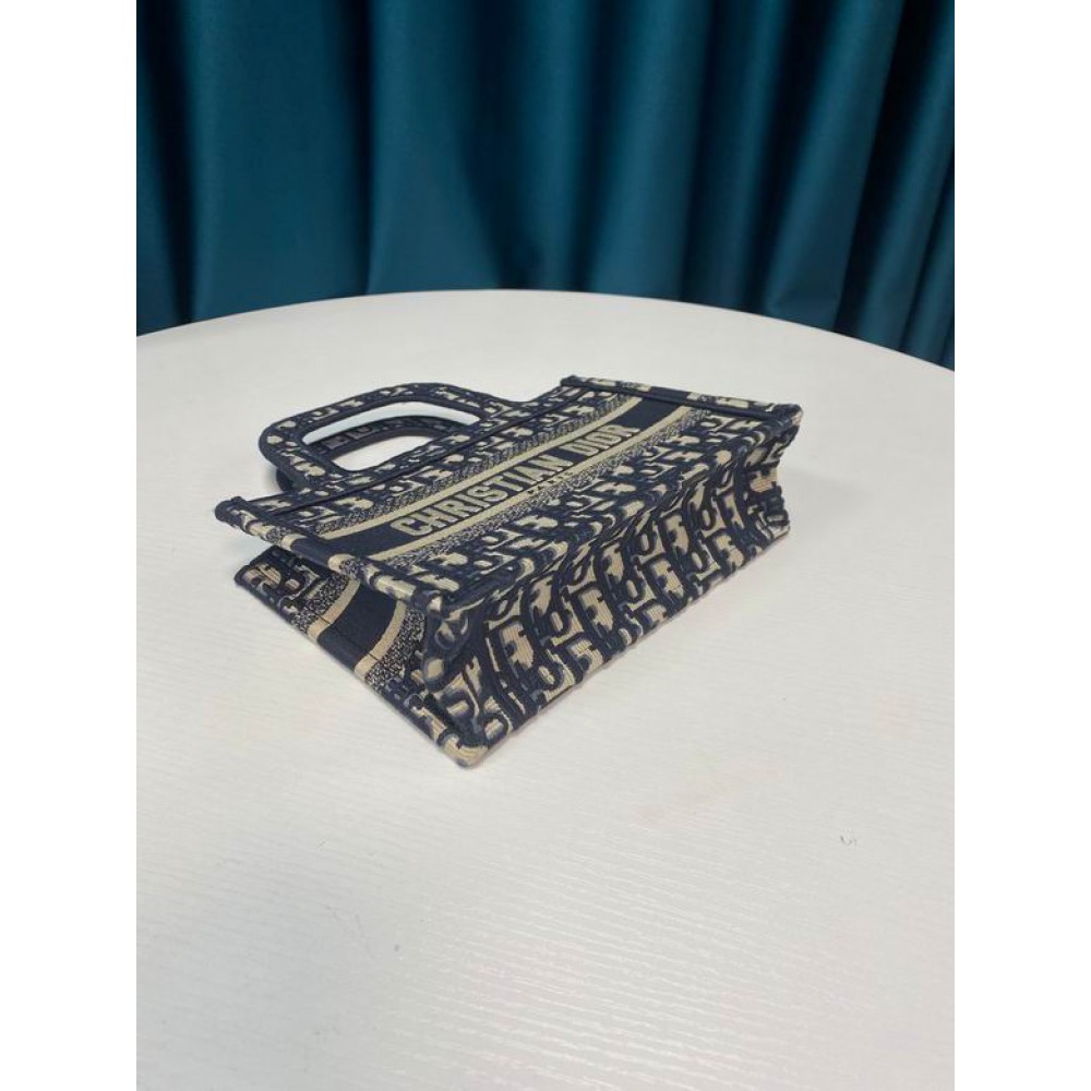 DIOR BOOK 22.5X15CM BLUE 