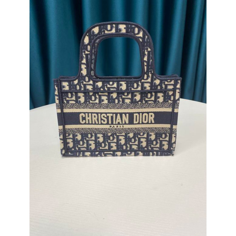 DIOR BOOK 22.5X15CM BLUE 