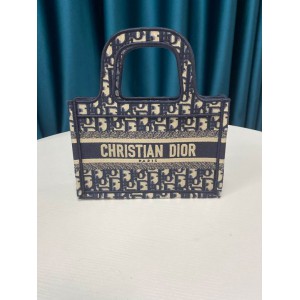 DIOR BOOK 22.5X15CM BLUE 