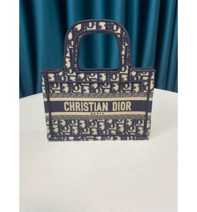 DIOR BOOK 22.5X15CM BLUE