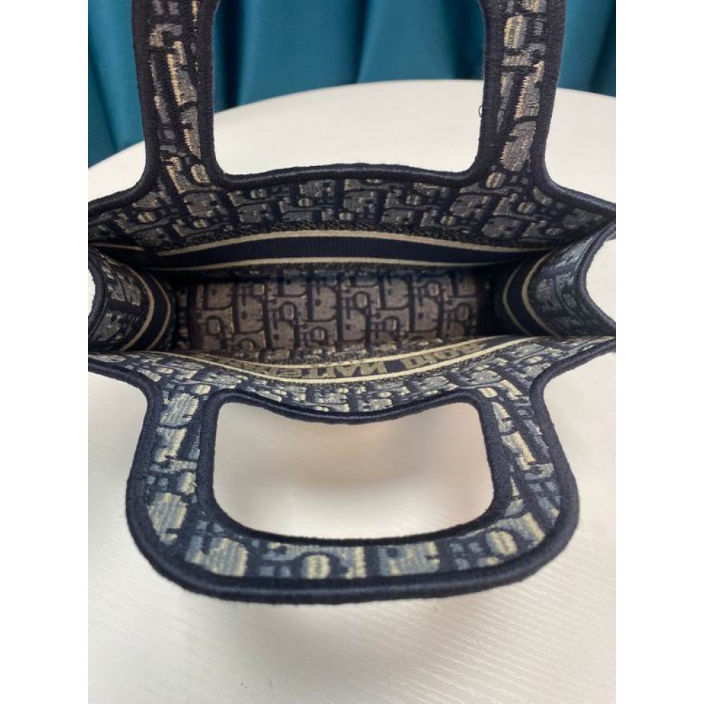 DIOR BOOK 22.5X15CM BLUE 