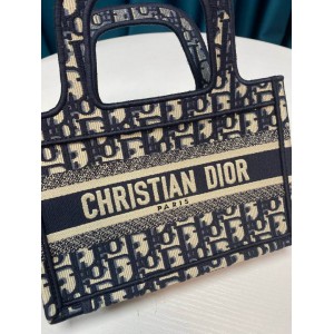 DIOR BOOK 22.5X15CM BLUE 