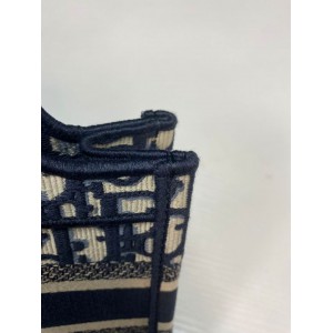 DIOR BOOK 22.5X15CM BLUE 