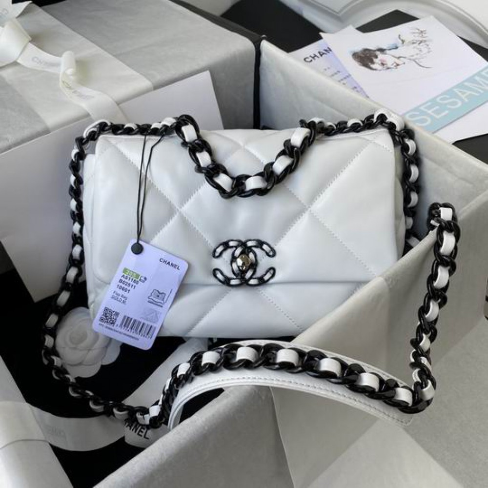CHANEL19 26CM WHITE 2023 Bags
