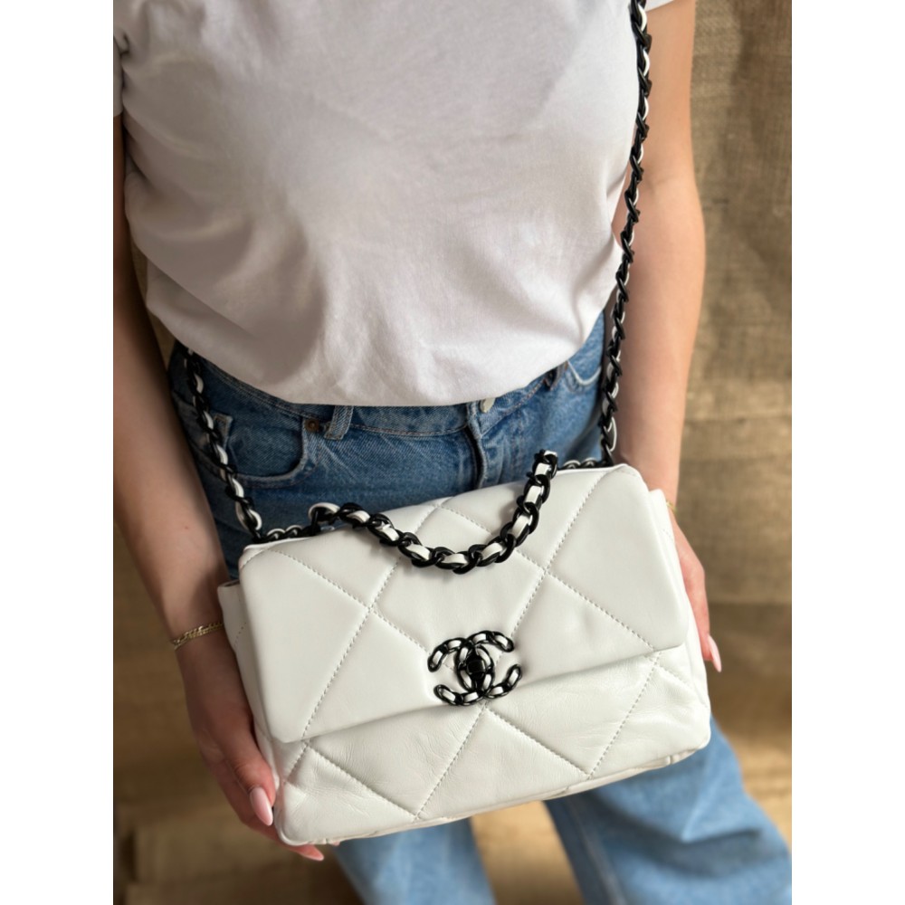 CHANEL19 26CM WHITE 2023 Bags