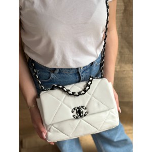 CHANEL19 26CM WHITE 2023 Bags