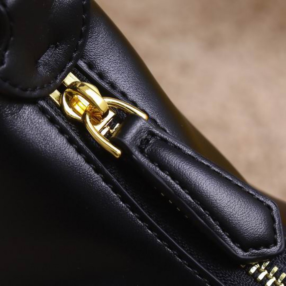 fendi graphy 29x24x10cm black leather Bags