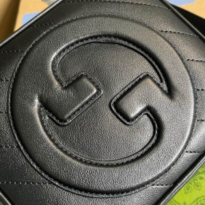 Gucci blondie 17x15x9cm black available Bags