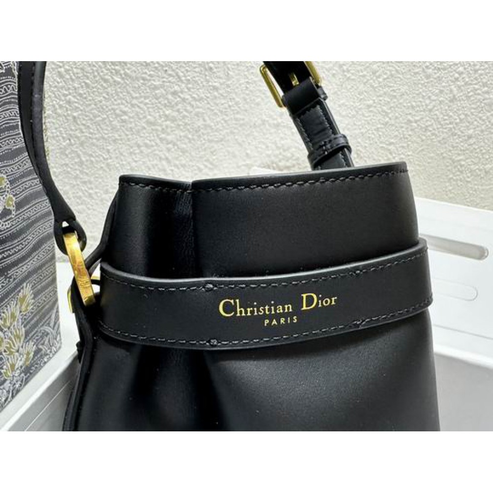 Dior bucket 17x17x8cm Bags