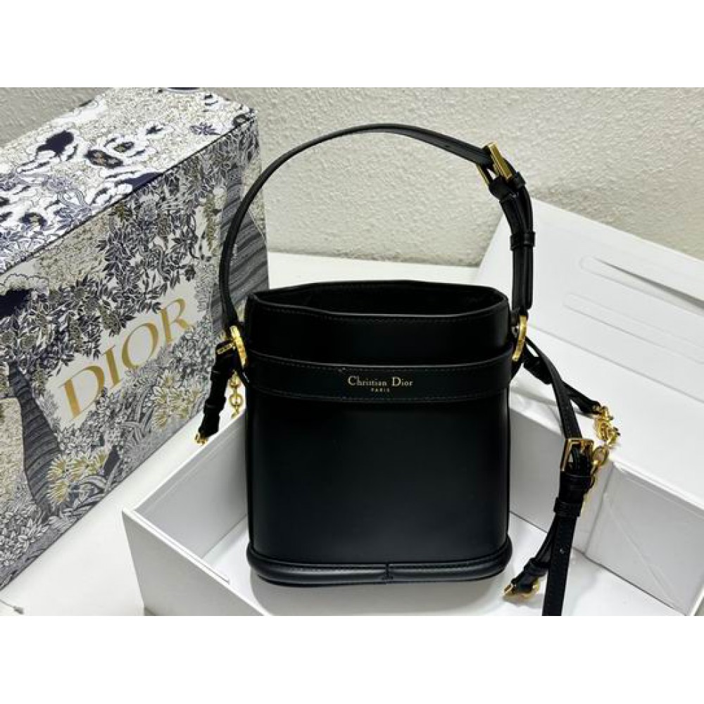 Dior bucket 17x17x8cm Bags
