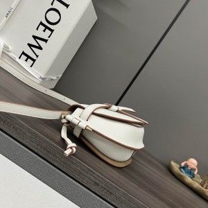 Loewe bag 21x12.5x9.5cm Bags