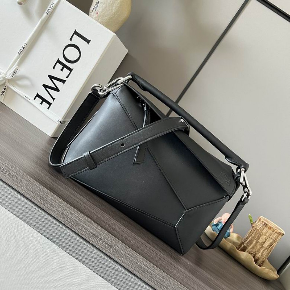 Loewe bag 24x16x10.5cm Bags