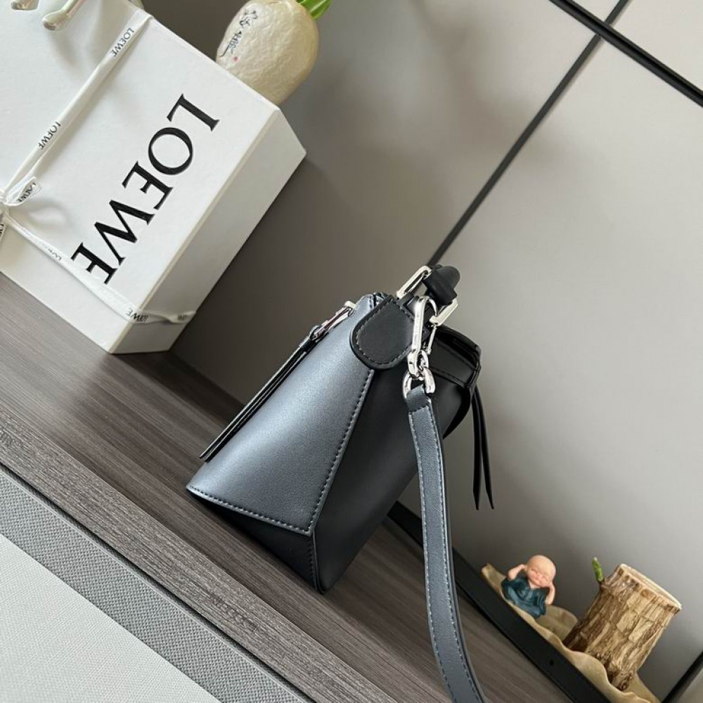 Loewe bag 24x16x10.5cm Bags