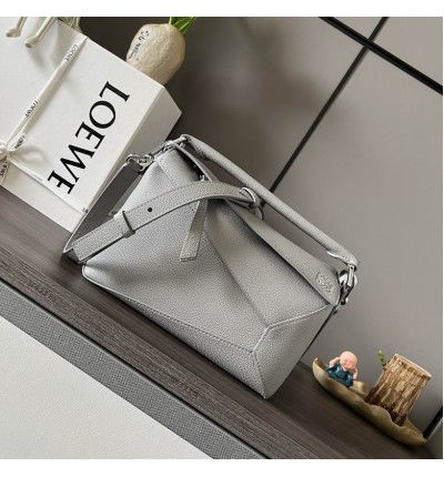 Loewe bag 24x16x10.5cm