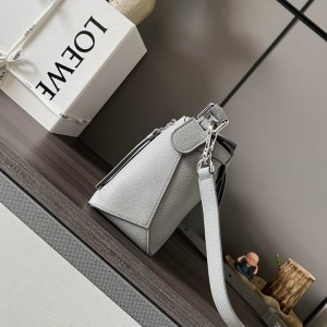 Loewe bag 24x16x10.5cm Bags