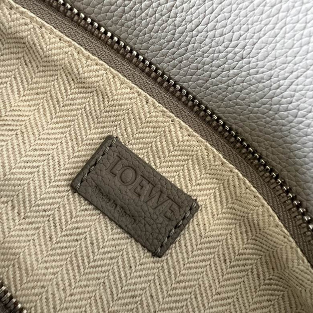 Loewe bag 24x16x10.5cm Bags