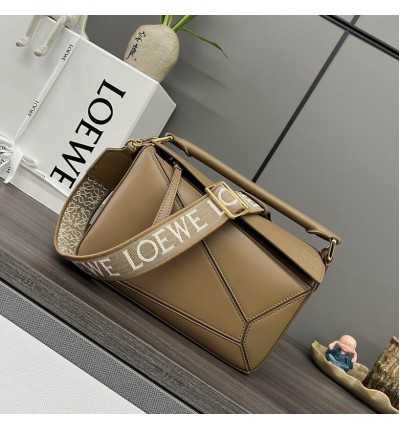 Loewe bag 24x16x10.5cm