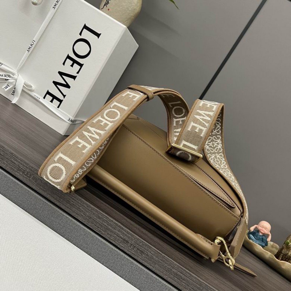 Loewe bag 24x16x10.5cm Bags