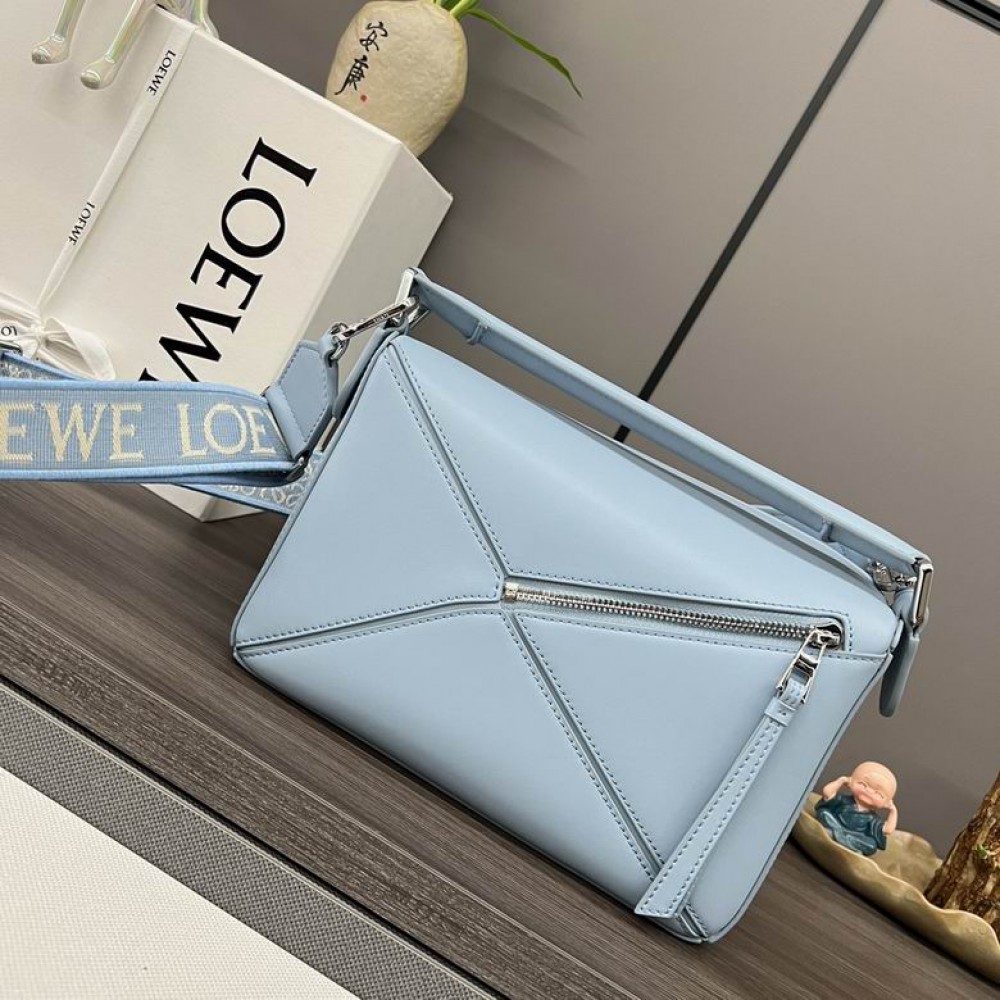Loewe bag 24x16x10.5cm Bags