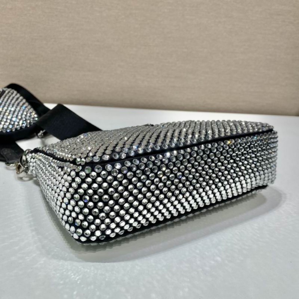 Prada re edition 2005 23x16x6cm Prada shoulder bags