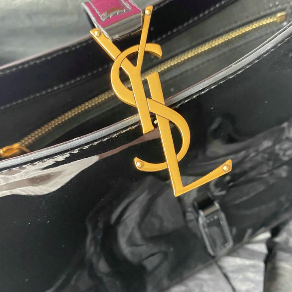 Ysl le 5 a 7 in pattent leather 23 x 16 x 6.5 CM