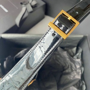 Ysl le 5 a 7 in pattent leather 23 x 16 x 6.5 CM