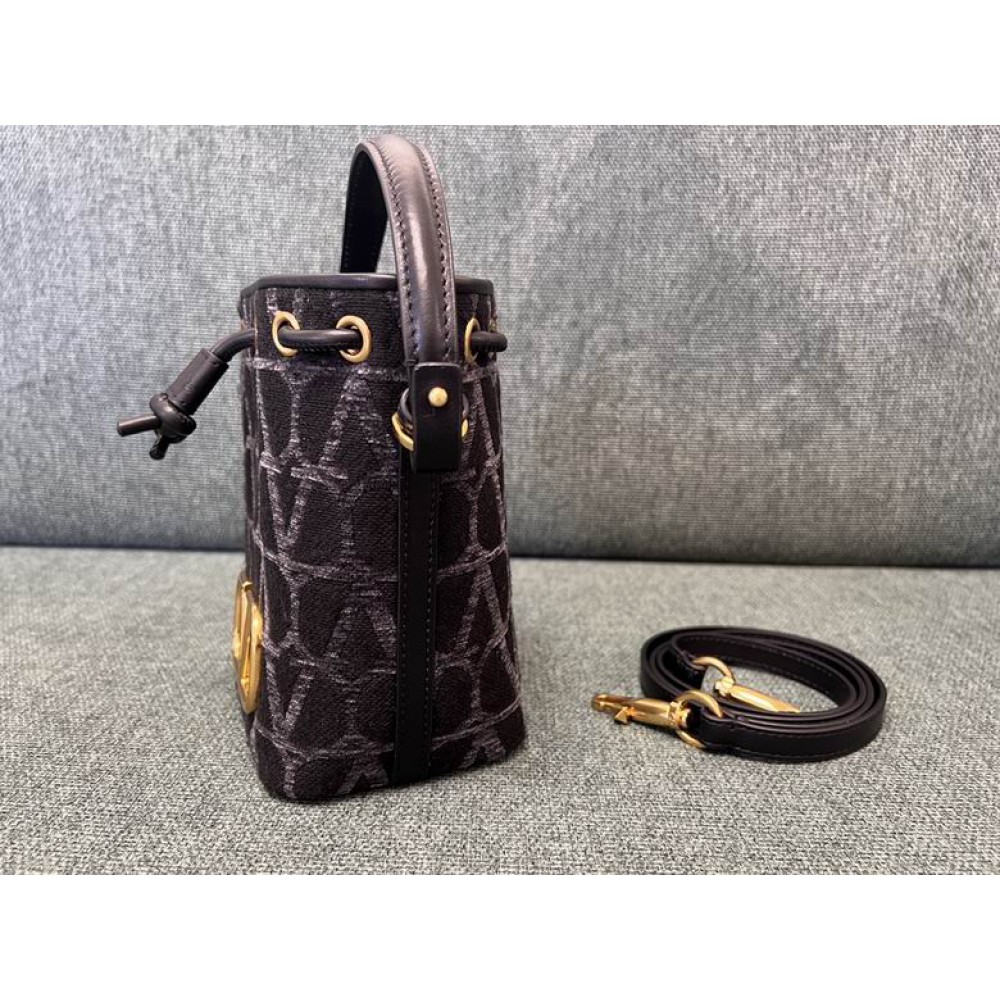 Valentino bucket bag 12x18cm Bags