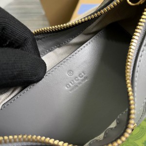 Gucci Matelassé shoulder bag 27cm 