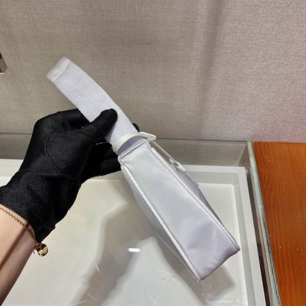 Prada re edition 2000 nylon 23x13x6cm white Bags