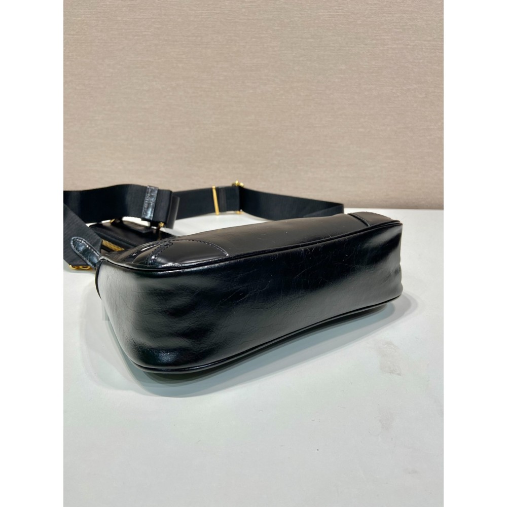 Prada re edition 2002 leather 23x17x6.5cm Bags