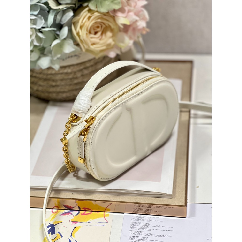 Dior montaigne 18*6*11cm white Bags