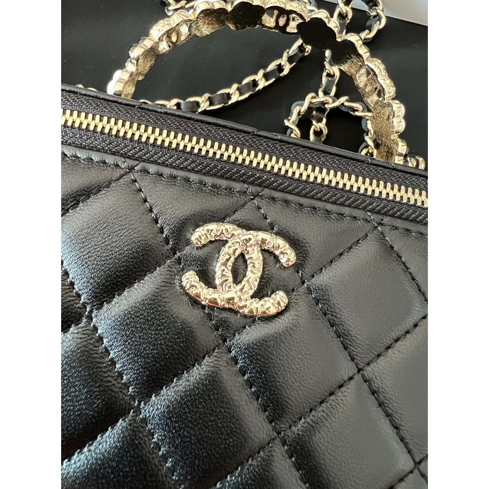 Chanel lampskin 17cm 
