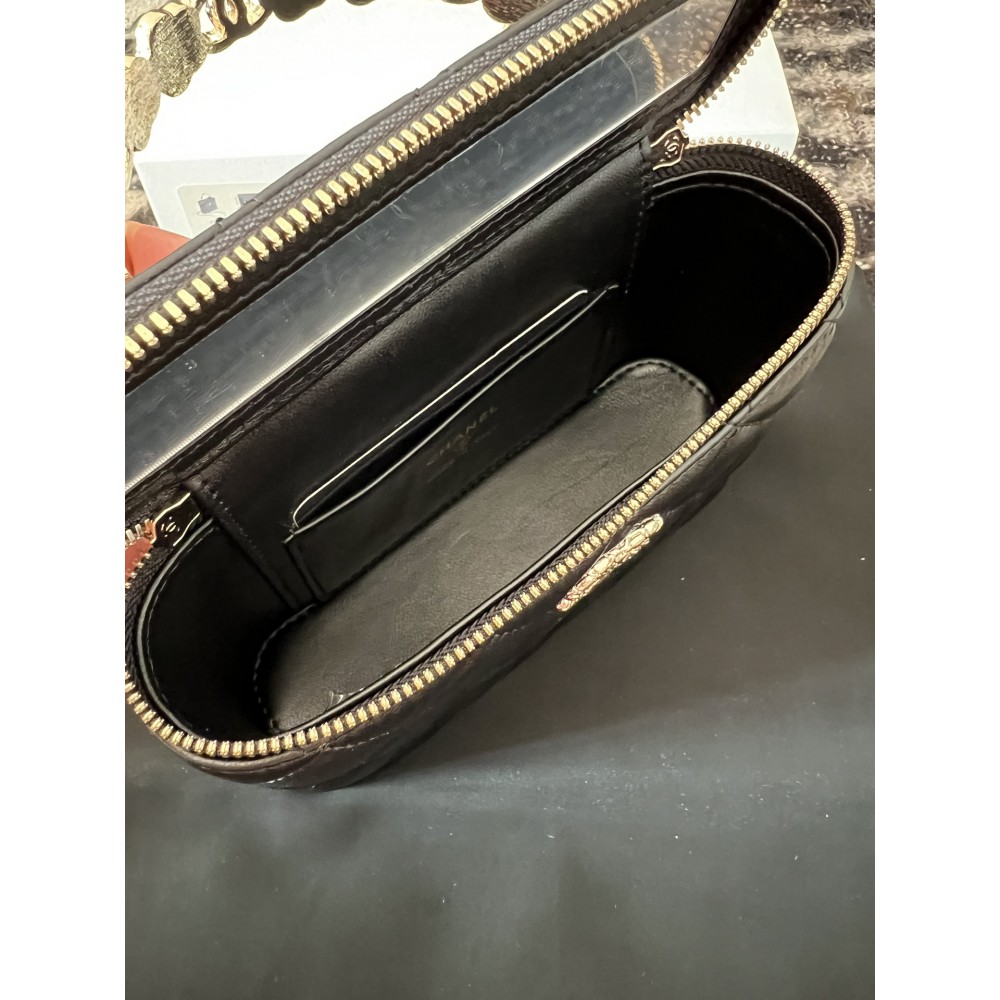 Chanel lampskin 17cm 