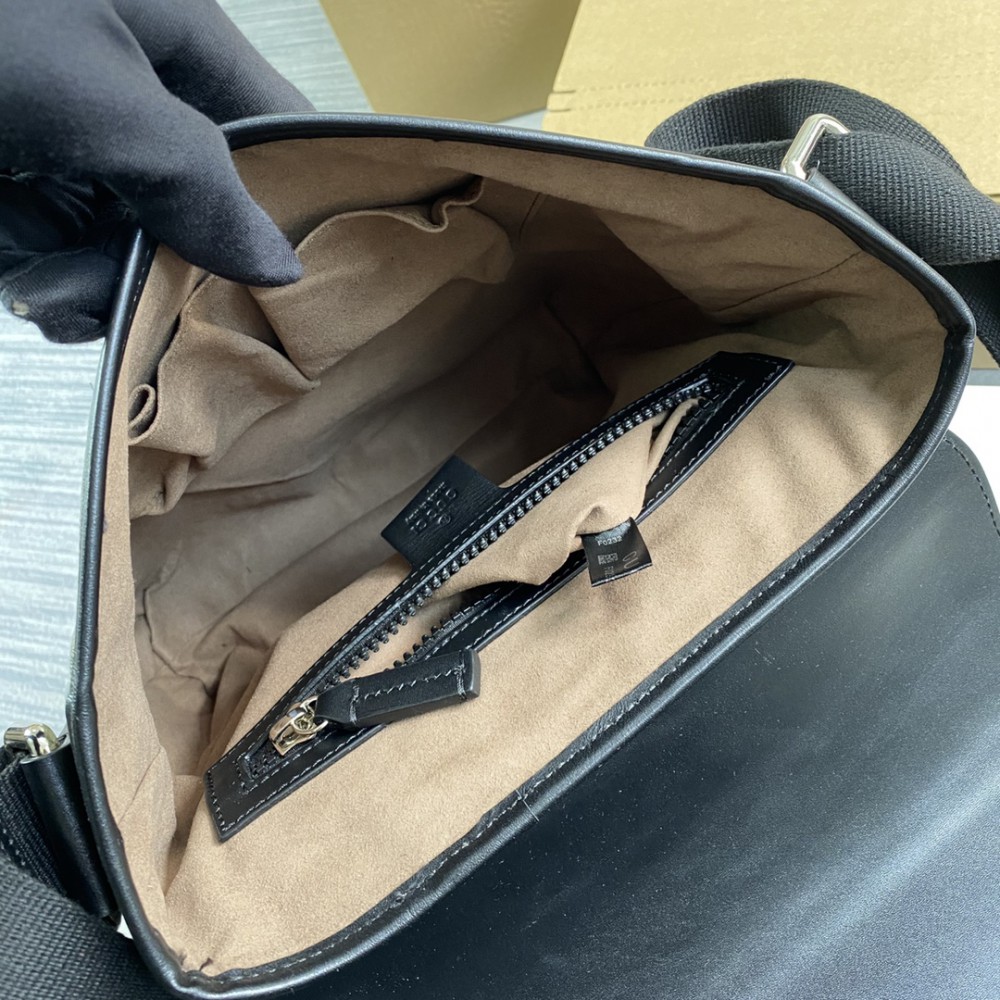 Gucci messenger bag 25.5x26x6cm Bags
