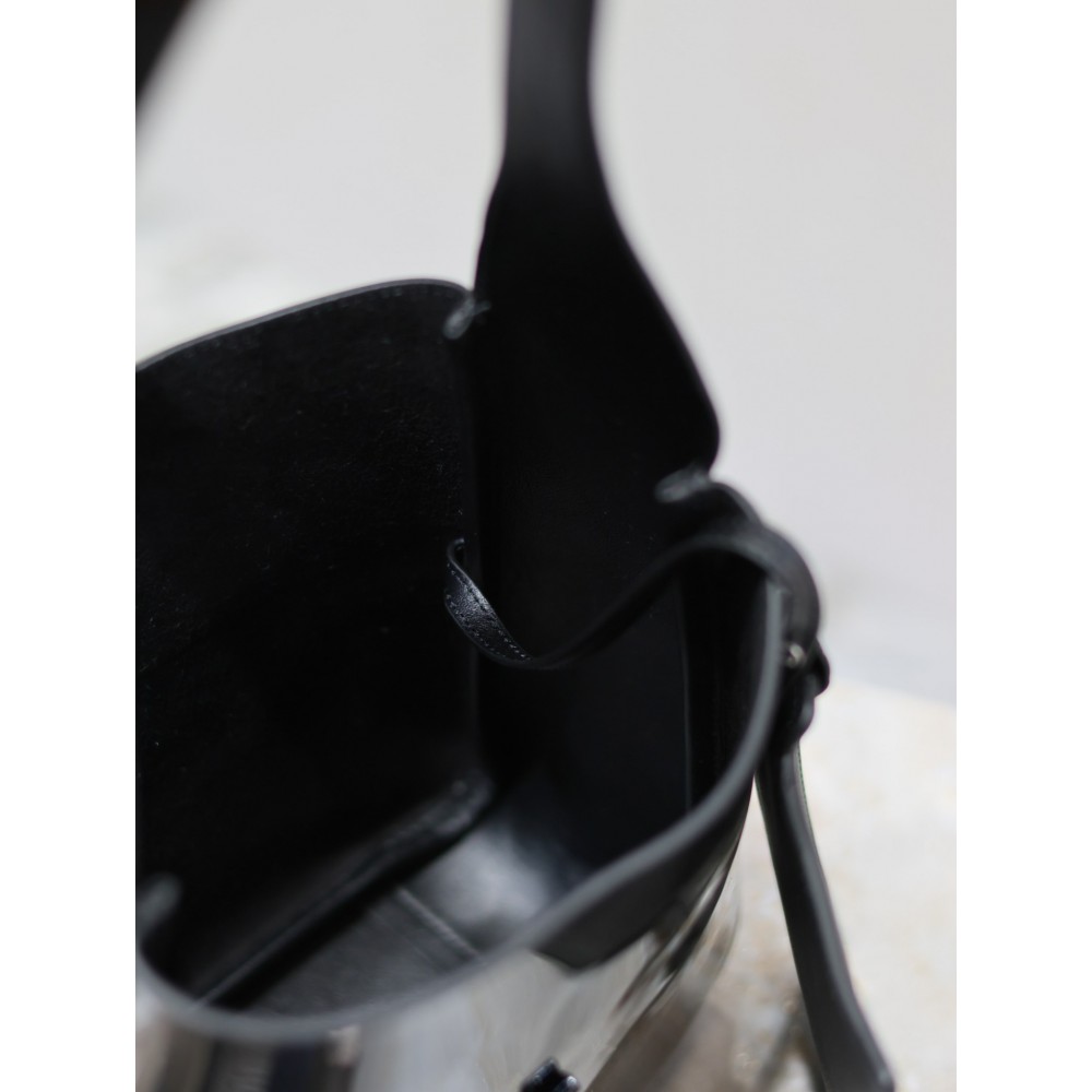 Ysl le 5a7 23×22×8.5cm black in pattent leather Bags