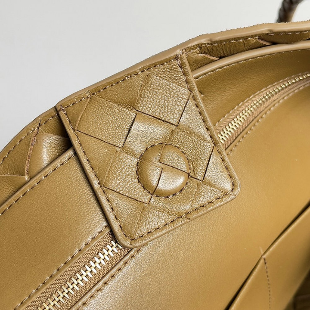 Bottega veneta andiamo medium Andiamo 32x25cm Acorn suede Bags