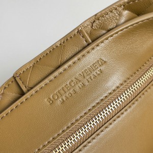 Bottega veneta andiamo medium Andiamo 32x25cm Acorn suede Bags