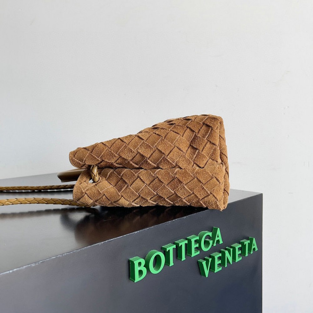Bottega veneta andiamo small Andiamo 25x20cm Acorn suede Bags