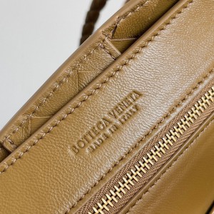 Bottega veneta andiamo small Andiamo 25x20cm Acorn suede Bags